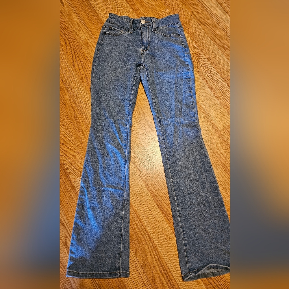 No boundaries mid-rise bootcut